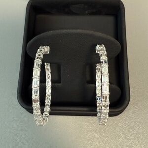 18K White Gold Hoop Diamond Earrings 9.41 carats 25 Emerald Cut Diamonds